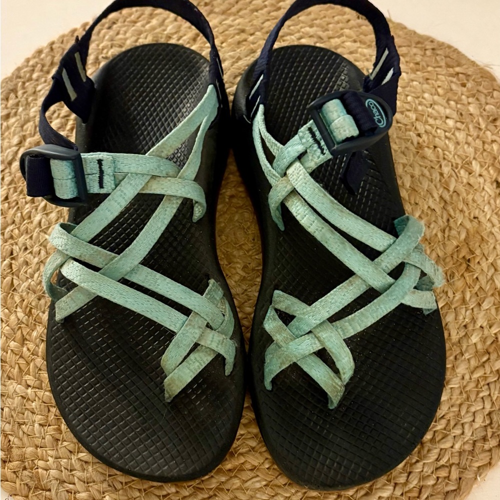 Chaco Z/Cloud WOMENS sandals with a black footbed /aqua straps Sz 9 🩵🖤